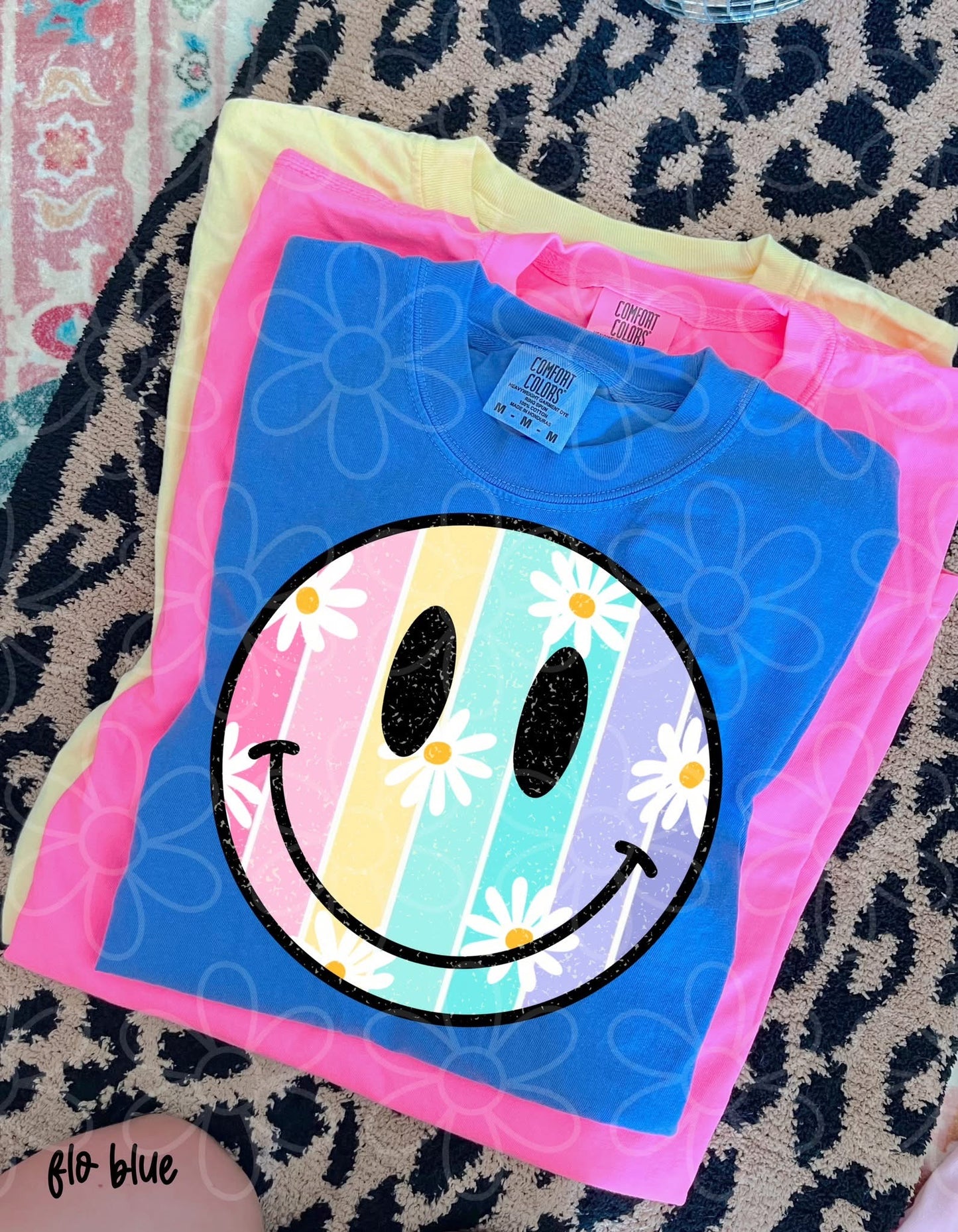 Daisy Brushstroke Smiley Tee