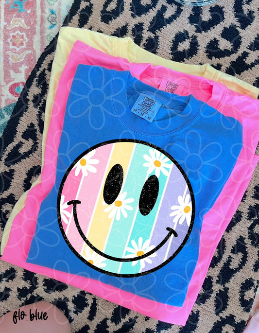 Daisy Brushstroke Smiley Tee